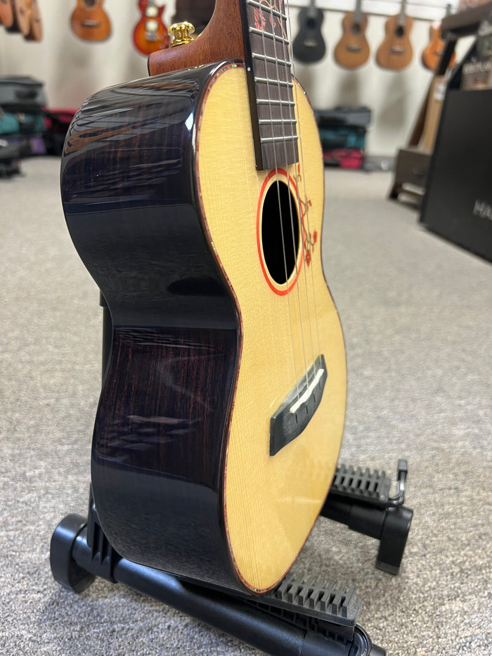 Enya EUC-S1EQ Solid Spruce/Rosewood Electric Concert Ukulele w/Case
