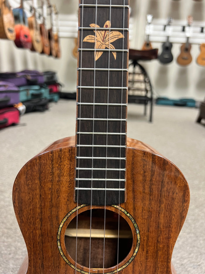 SNAIL BHC-8T Acacia Tenor Ukulele w/Case - Solid Top
