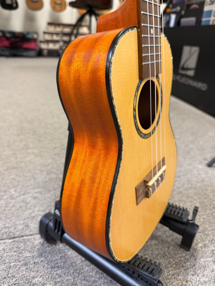 HUG SSM-C Solid Spruce/Mahogany Concert Ukulele