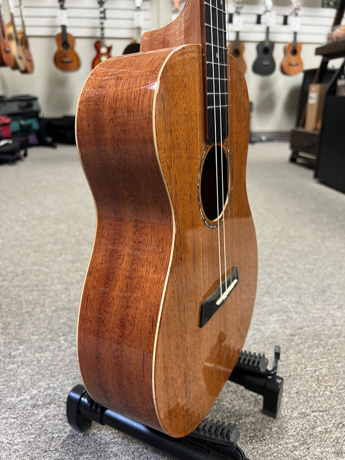 Makaio MMB-10 Mahogany Baritone Ukulele w/Case
