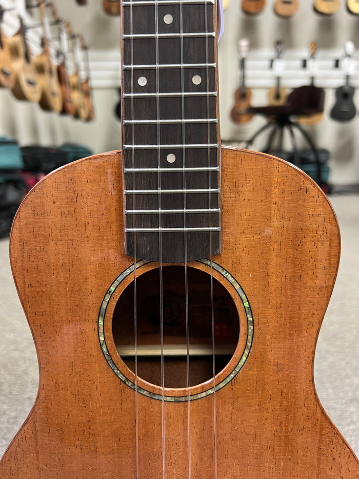 SNAIL SUT-M1 Mahogany Tenor Ukulele w/Case - Gloss