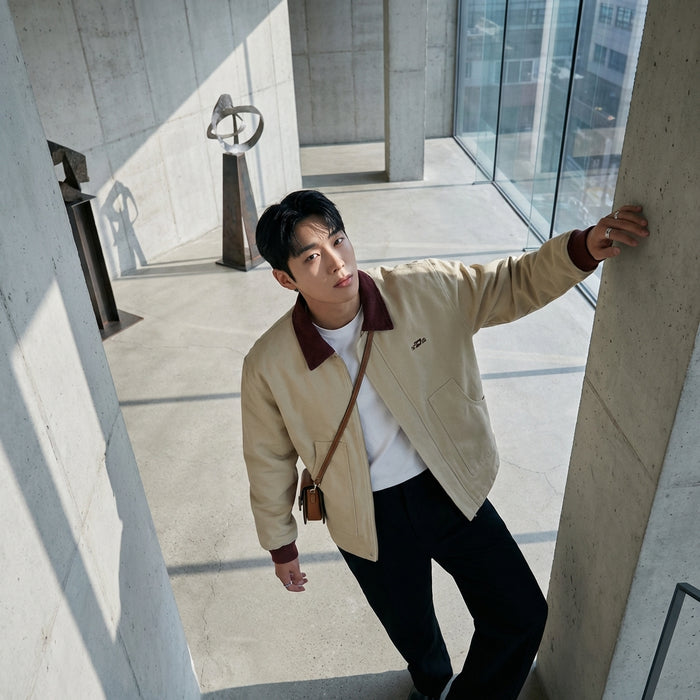 Veste brodée décontractée couleur abricot, style streetwear K-fashion.