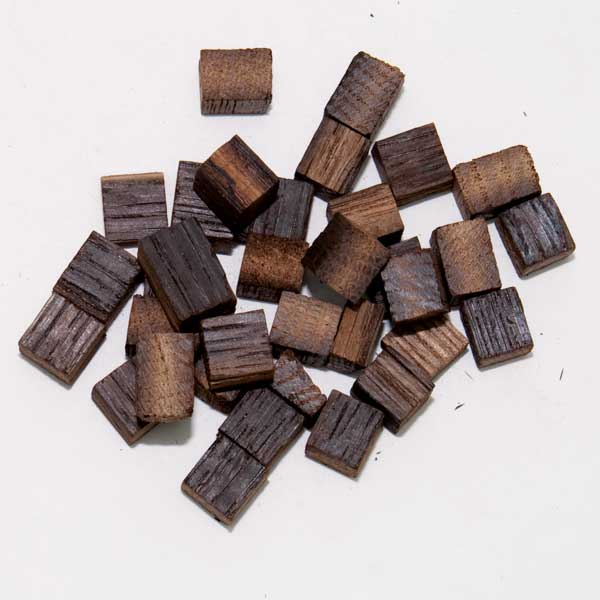 Medium-Heavy Toast American Oak Cubes in a pile