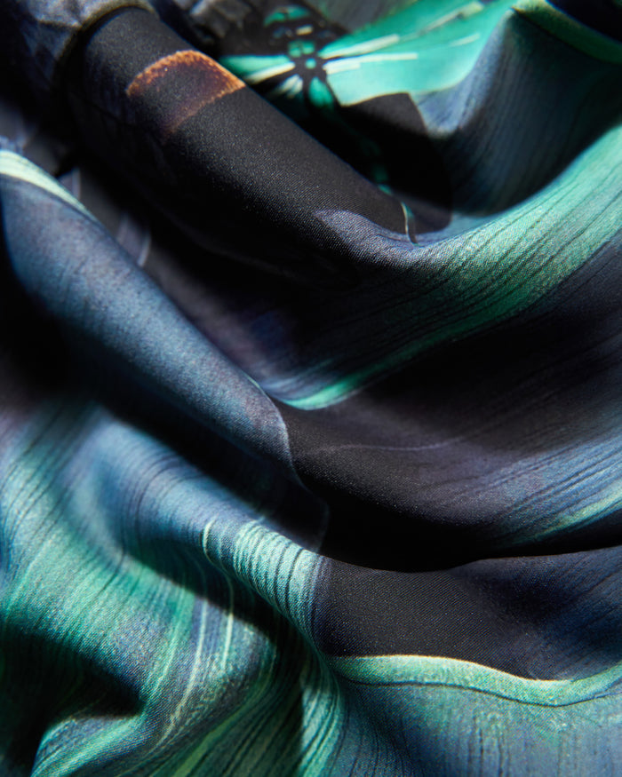 Close up fabric for Seamed Lushy Midi Dress - Frame Black Lily