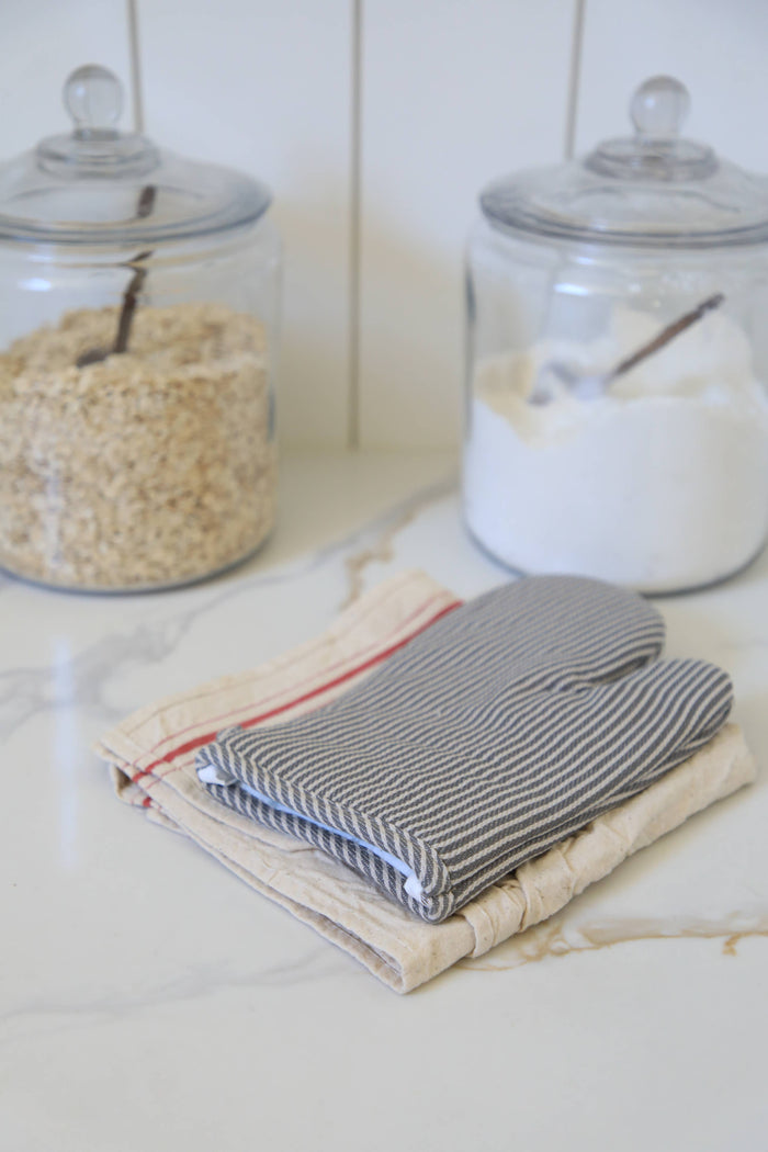 Simple Stripe Oven Mitt